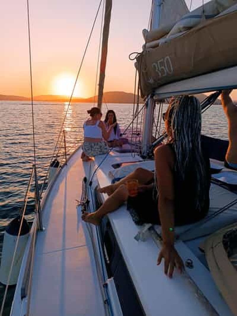 Alghero : expérience d'apéritif en voilier au coucher du soleil