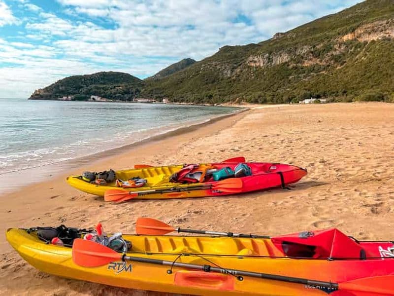 Lisbonne : Circuit d'aventure en kayak et coasteering dans l'Arrábida