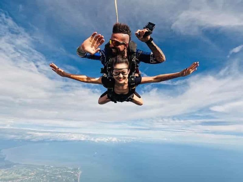 Pattaya : Dropzone - Saut en parachute tandem avec vue sur l'océan