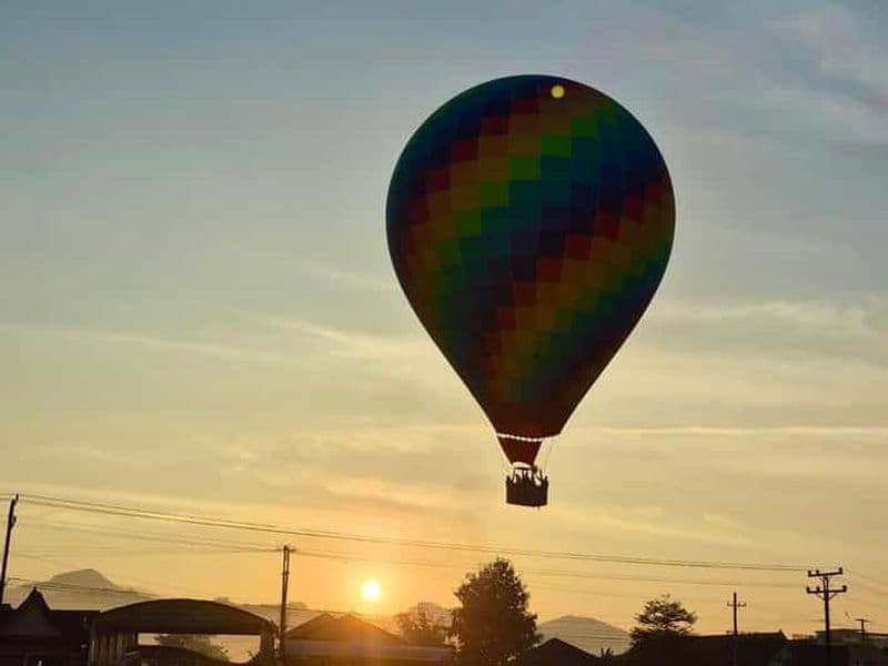 Zone d'escalade et de vol en montgolfière de Vang Vieng