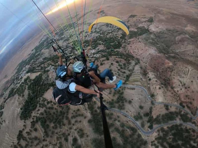 Billet Marrakech : Vol en Parapente au-dessus du désert d'Agafay et du Haut Atlas