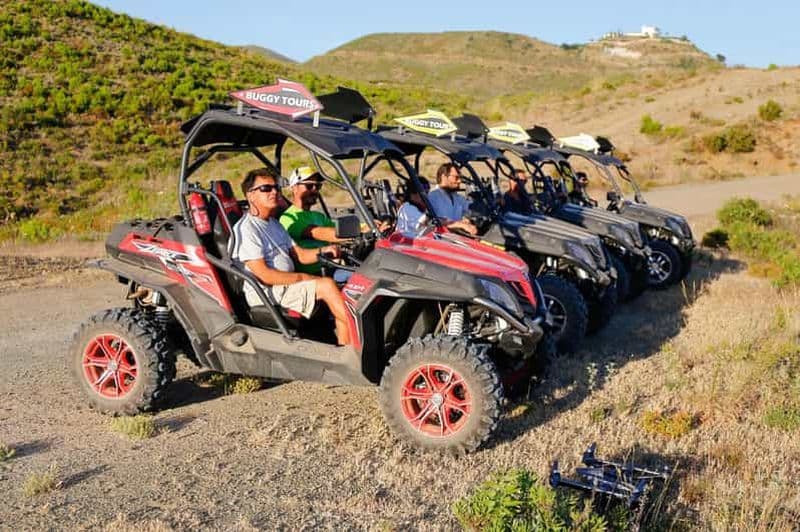 Aventure en buggy avec des vues incroyables sur la mer et le réservoir.