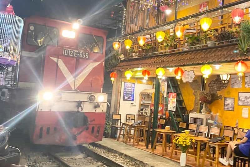 Billet Hanoi : visite guidée de la cuisine de rue avec Train Street Experience