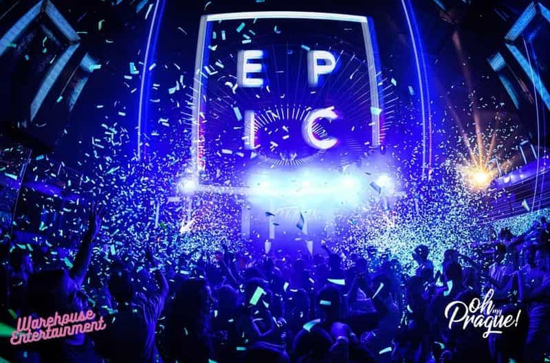 Billet Saint-Sylvestre à Prague : tournée des bars avec open bar et entrée en boîte de nuit