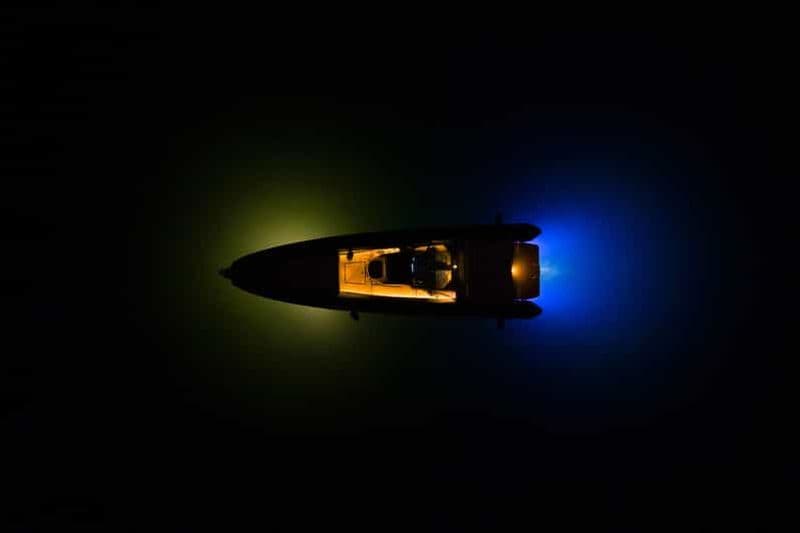 Santorin : Croisière privée personnalisable en semi-rigide avec repas