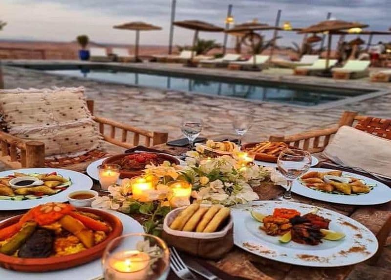 Billet Au départ de Marrakech : Dîner au coucher du soleil dans le désert d'Agafay avec spectacle vivant