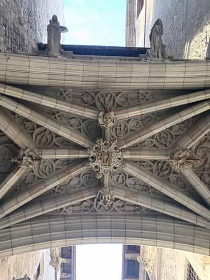 Billet Barcelone : légendes et traditions curieuses