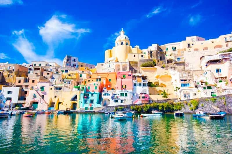 Billet Sorrente : sortie en bateau à Ischia et Procida avec déjeuner léger