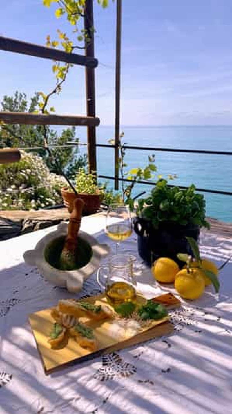 Billet Corniglia : apprenez à préparer le pesto avec vue sur la mer et dégustation
