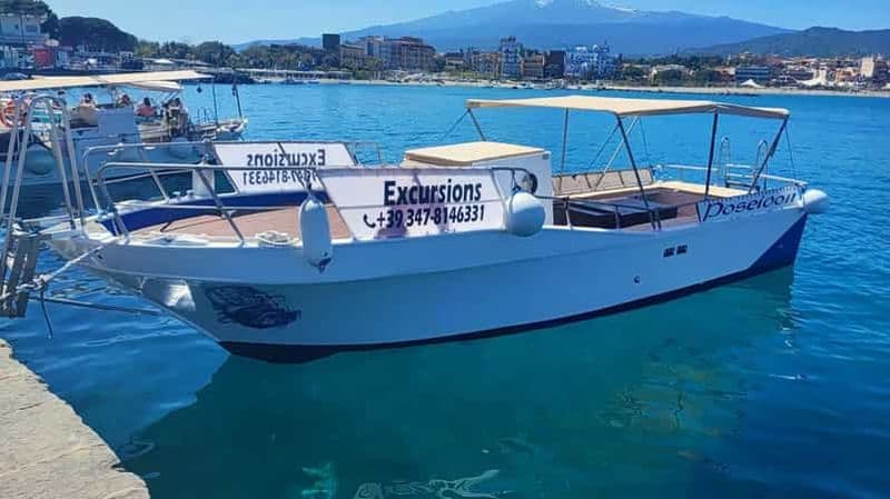 Billet Taormine-Giardini Naxos : sortie en bateau avec apéritif et masques de plongée
