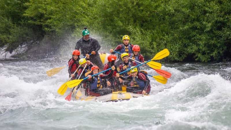 Pucón : aventure familiale de rafting sur la rivière Trancura Bajo, niveau modéré