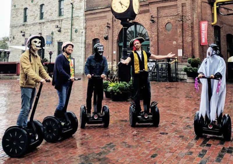Toronto : Visite en les fantômes Segway du Distillery District en soirée