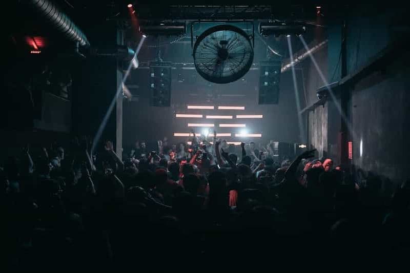 Billet Rome : Expérience VIP de la vie nocturne avec Open Bar et visite en bus