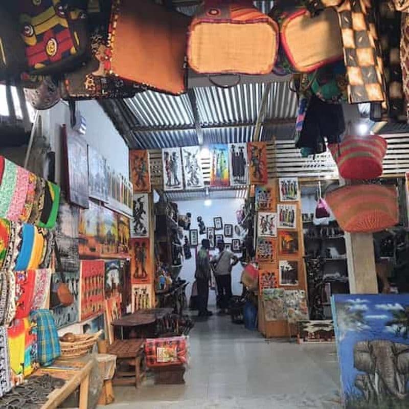Billet Dar es Salaam : Visite du marché de l'art et de l'artisanat et shopping