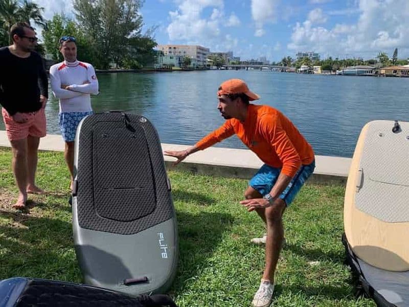 Voler au-dessus de l'eau avec un eFoil électrique - Ride Foil Miami