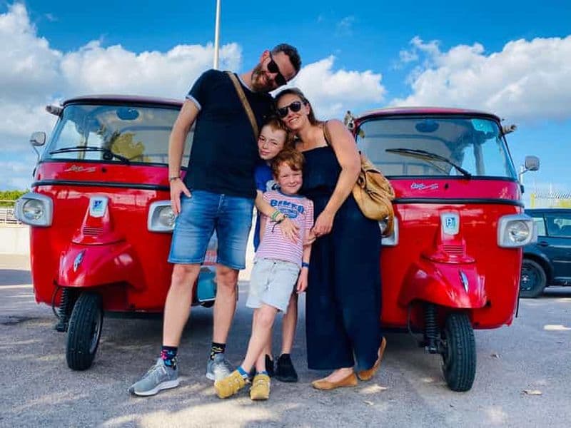 Olbia : visite privée en tuk-tuk avec arrêt à la plage de Pittulongu