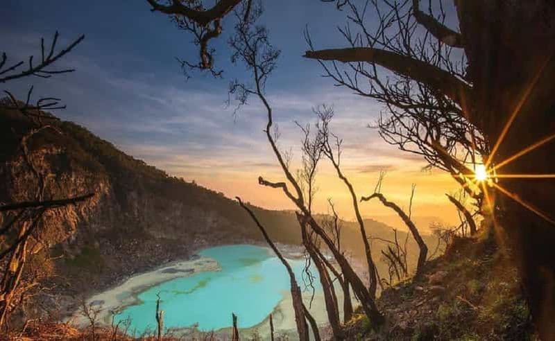 Jakarta : Volcan ou pont suspendu, champ de riz et source d'eau chaude