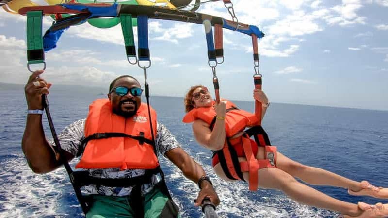 Montego Bay : Combo parachute ascensionnel et jet ski avec prise en charge