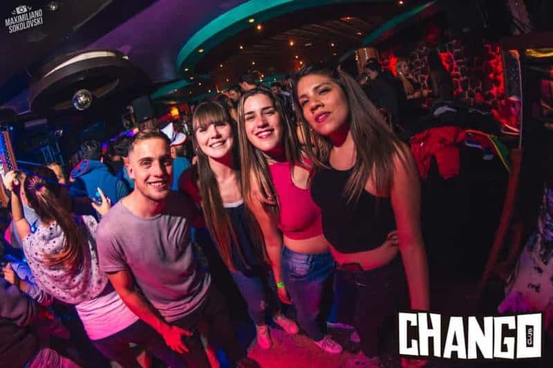 Cusco : Tournée des bars avec 3 bars et entrée dans une boîte de nuit
