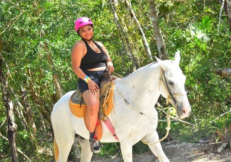 Billet Cancun/Riviera Maya : Randonnée à cheval, quad, tyrolienne et visite des cénotes