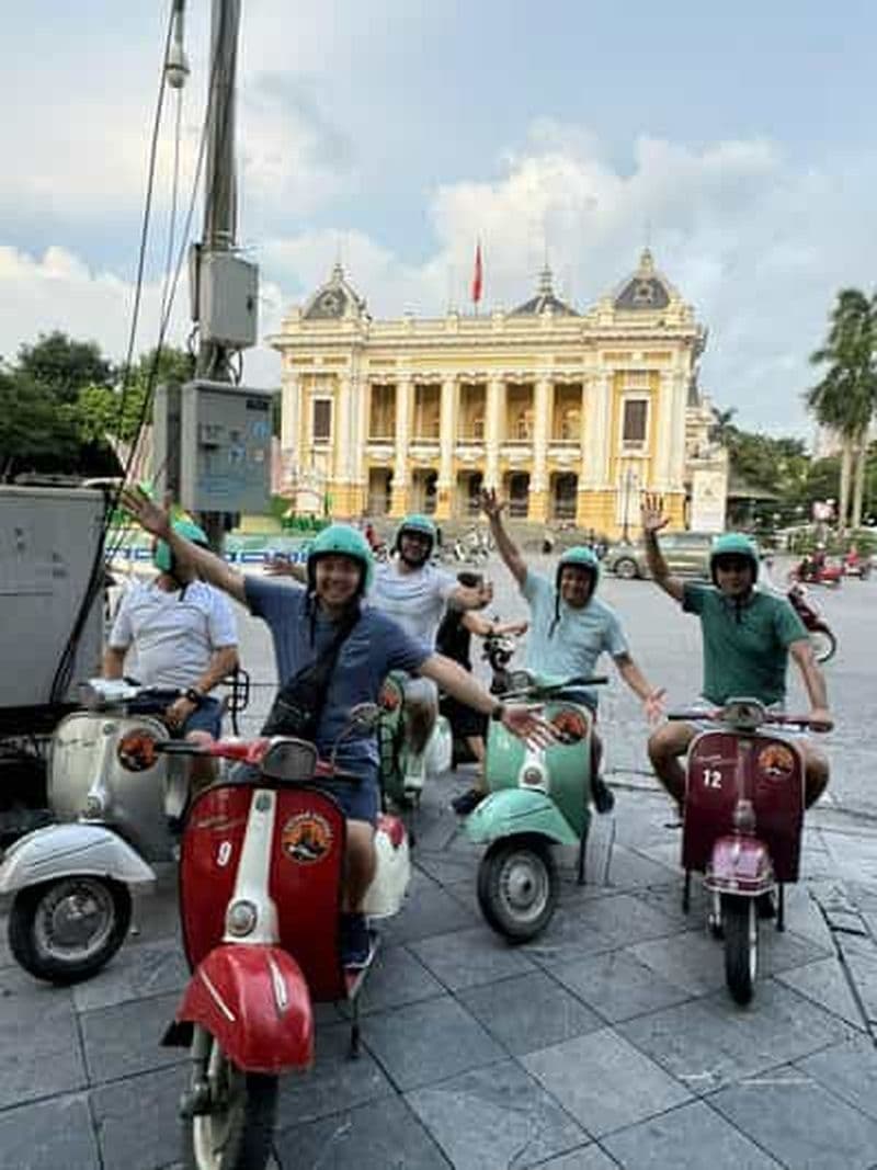 Billet Hanoi : Village de céramique de Bat Trang et excursion en Vespa dans les environs
