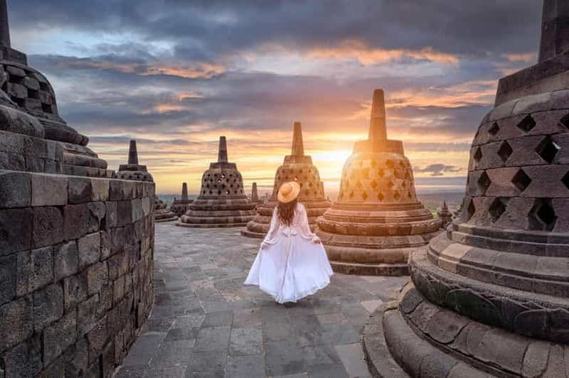 Lever de soleil sur Borobudur, Jeep Merapi et Prambanan avec droits d'entrée