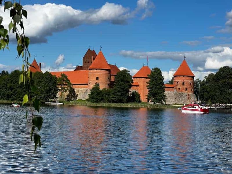 Billet Vilnius : Trakai, manoir d'Uzutrakis, colline des anges, tour en bateau
