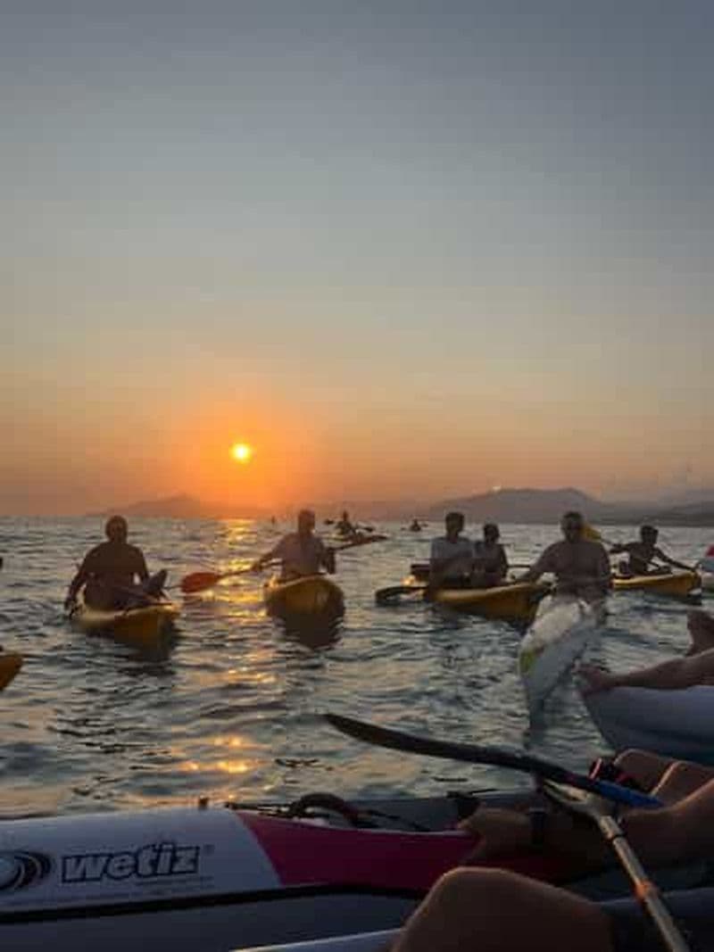 Excursion en kayak au coucher du soleil avec apéritif au bord de la mer