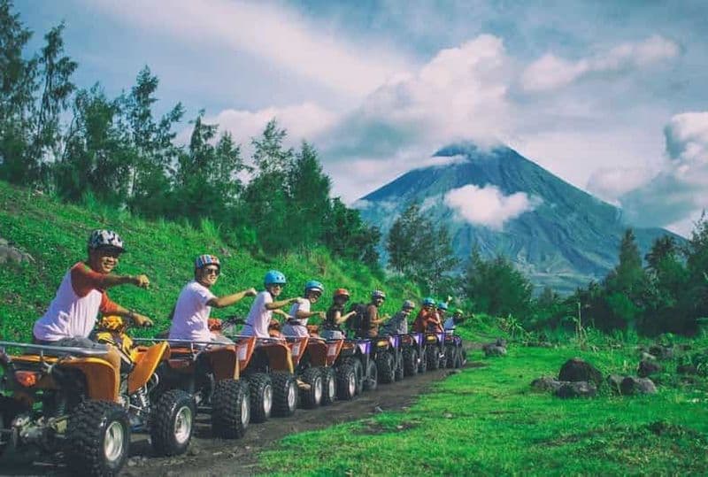 Aventure en quad sur le volcan Mayon (lave noire)