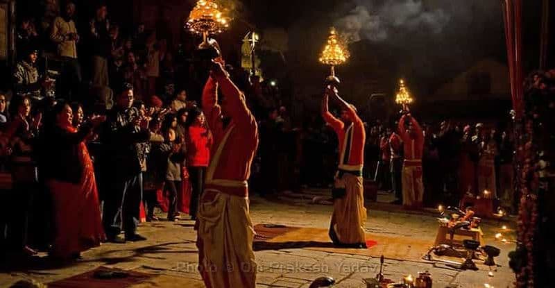 Billet Katmandou : Visite du temple de Pashupatinath en soirée (Aarati)