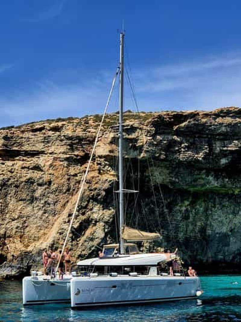 Billet Baie de Saint-Paul : excursion panoramique d'une demi-journée en catamaran avec boissons