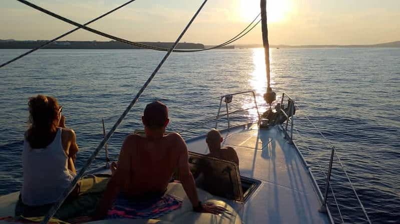 Billet Croisière en voilier au coucher du soleil à Barcelone avec open bar et collations