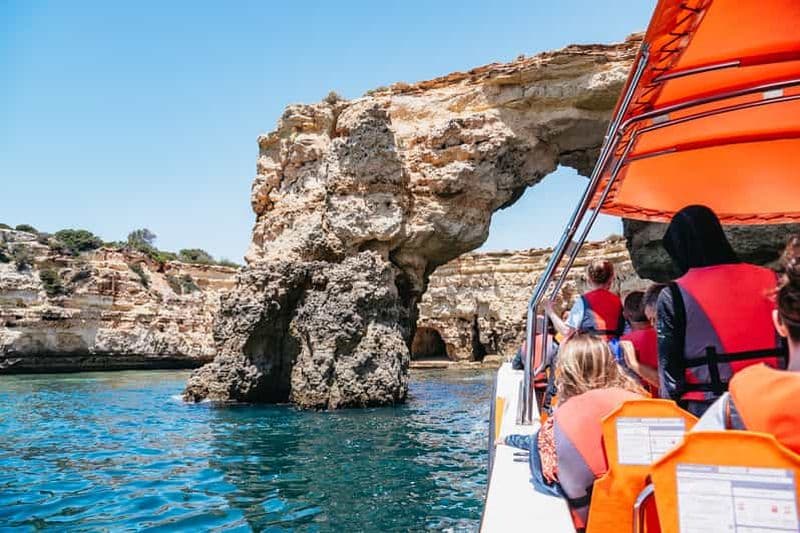Vilamoura : Sortie en bateau à la grotte de Benagil avec entrée et observation des dauphins