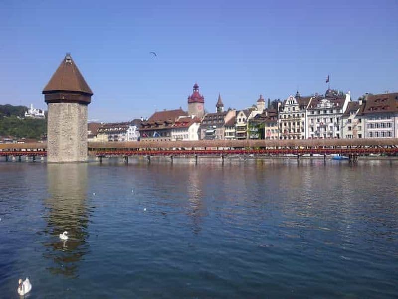 Visite guidée à pied de Lucerne en petit groupe et croisière commentée au départ de Bâle