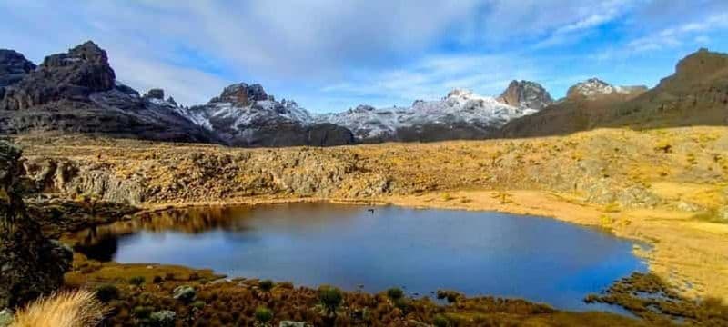 Billet Au départ de Nairobi : Randonnée d'une journée au Mont Kenya avec transferts