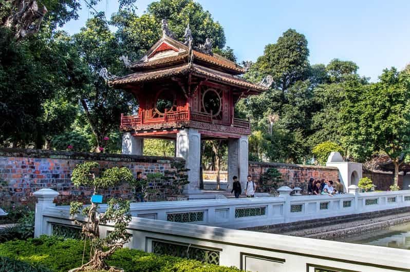 HANOI : MAUSOLÉE DU PRÉSIDENT HO - LITTÉRATURE - FUN TRAINSTREET