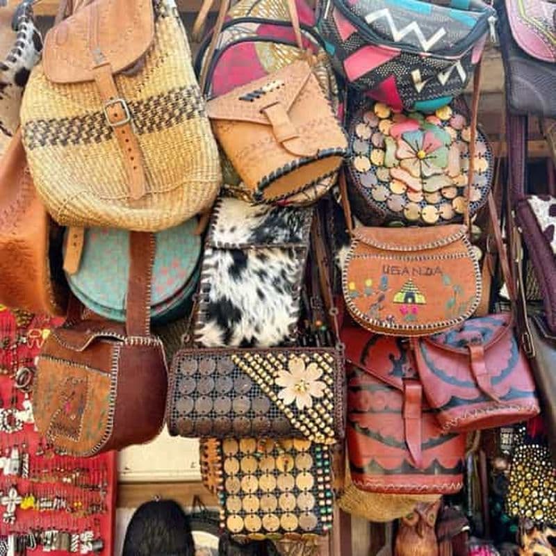 Billet Jinja : Atelier de peinture sur écorce et de vannerie