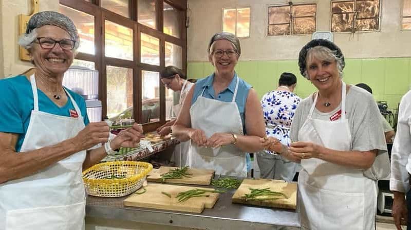 Billet Antigua : cours de cuisine avec vins, transfert et option végétalienne