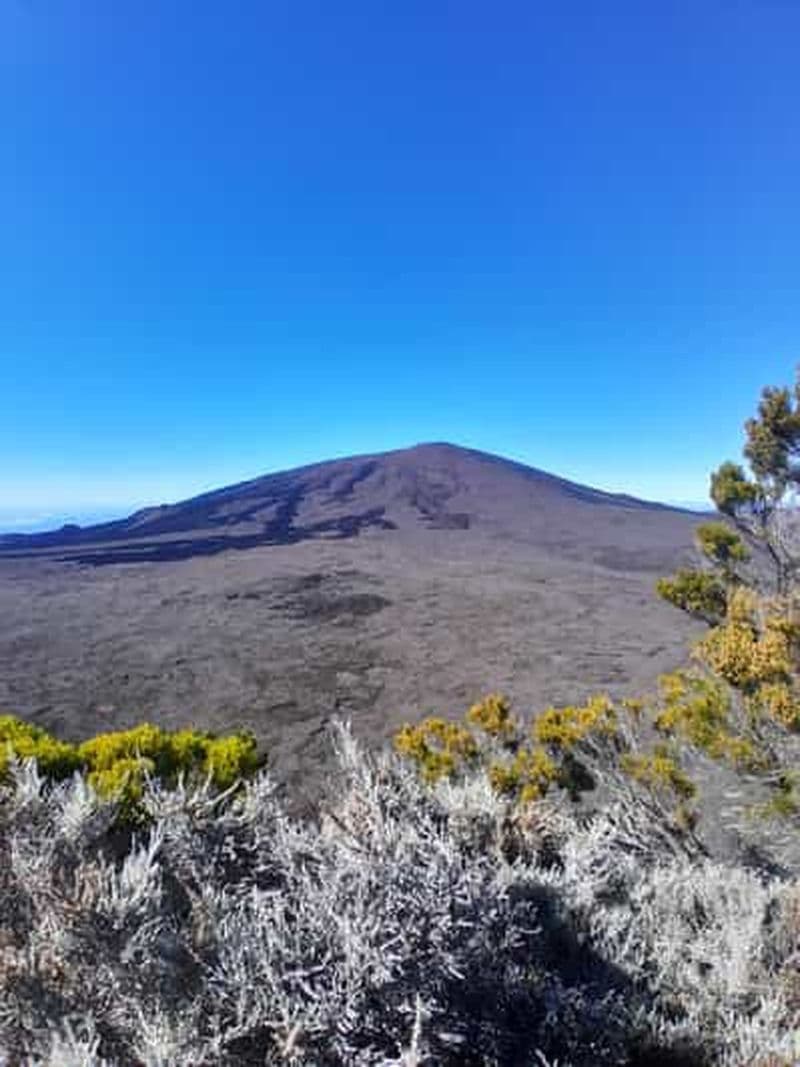Billet Excursion au Piton de la Fournaise en suv Lexus avec chauffeur privé
