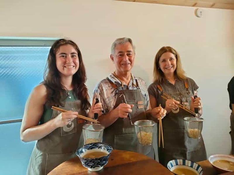 Billet Tokyo : Cours de cuisine de ramen et de gyoza avec un chef (option végane disponible)