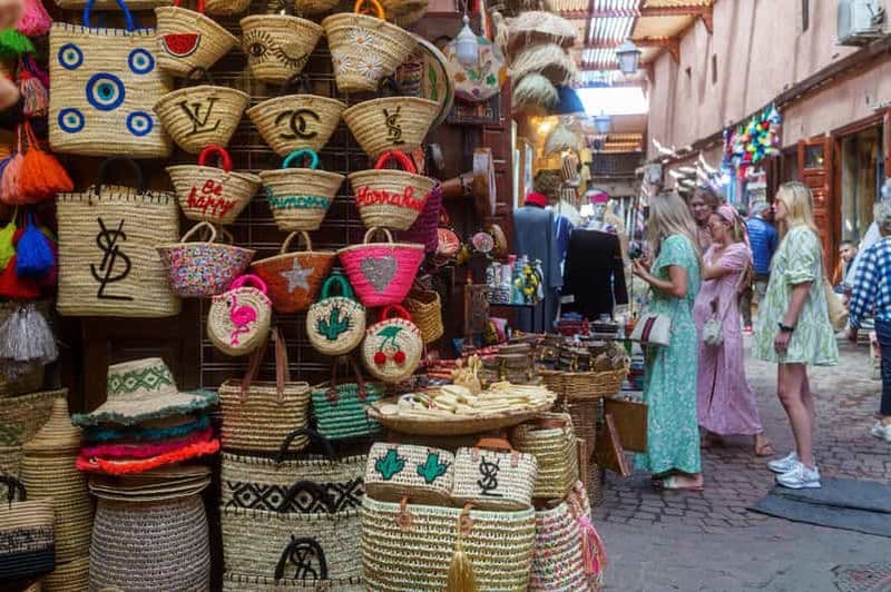 Billet Marrakech : visite guidée de la médina animée et des souks colorés