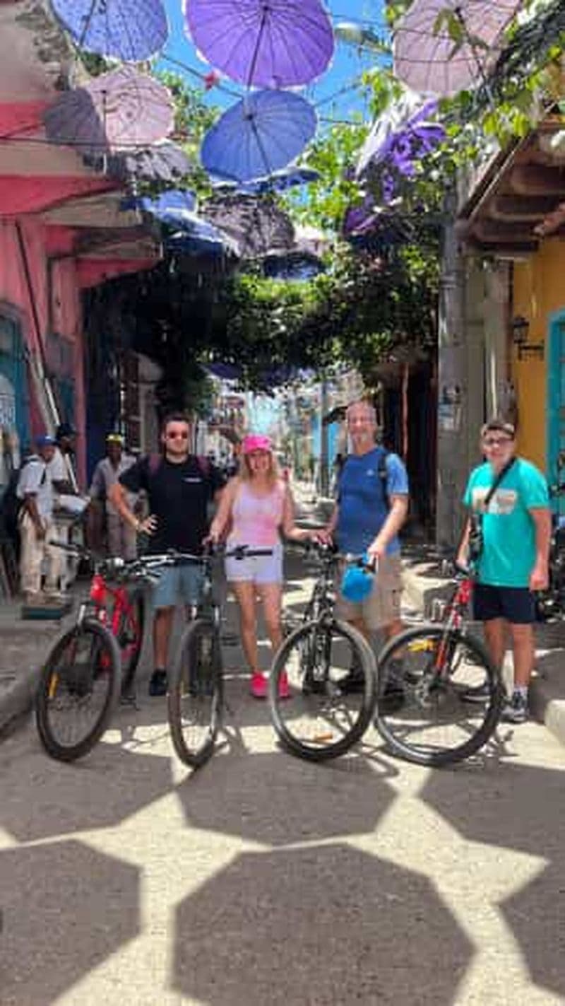 Billet Cartagena : visite à vélo et déjeuner au restaurant d'Anthony Bourdain