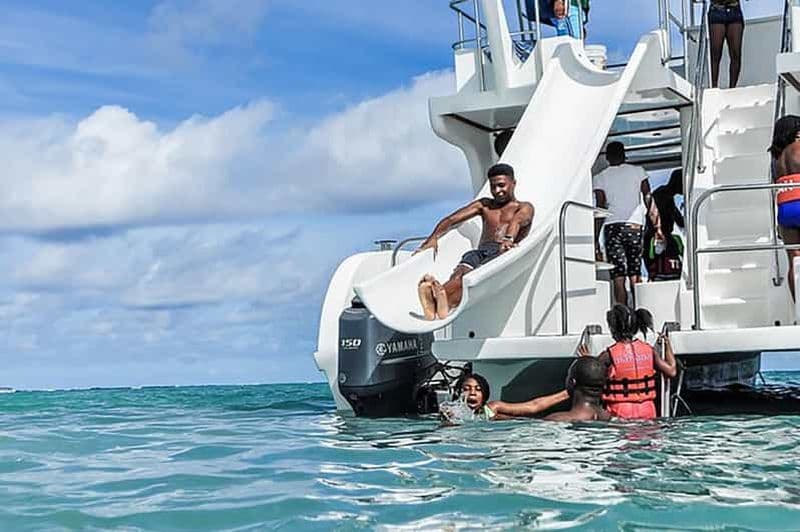 Billet Punta Cana : Fête sur un catamaran avec boissons illimitées