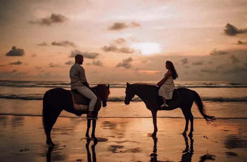 Bali : balade à cheval sur la plage de Seminyak, transport inclus