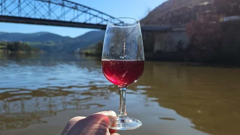 Billet Au départ de Porto, journée de visite des vins de la vallée du Douro 2 dégustations de vins et déjeuner