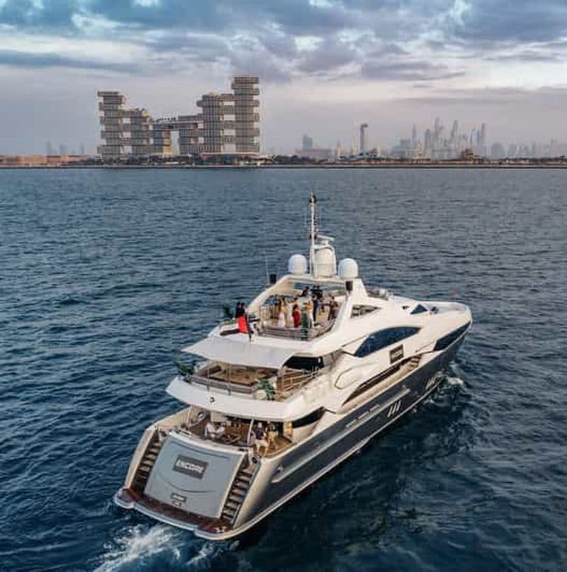 Billet Dubaï : Dîner VIP sur un superyacht Sunseeker, boissons et DJ en direct
