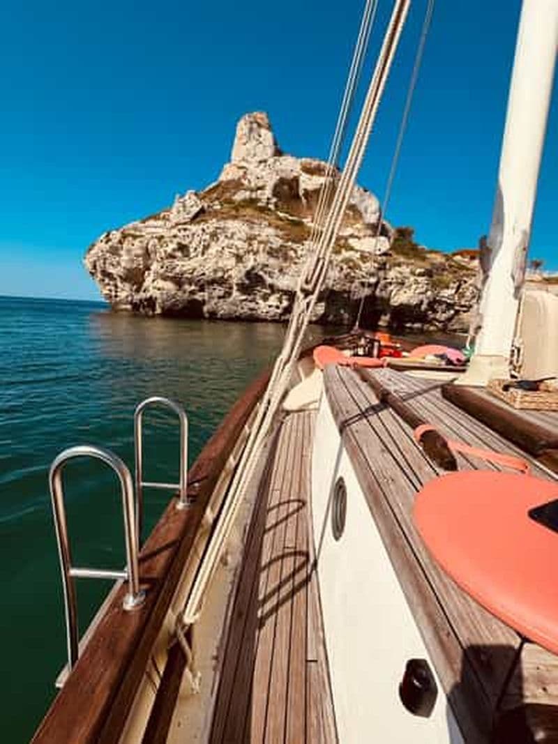 Cagliari : croisière à la Sella del Diavolo avec plongée avec tuba et apéritif