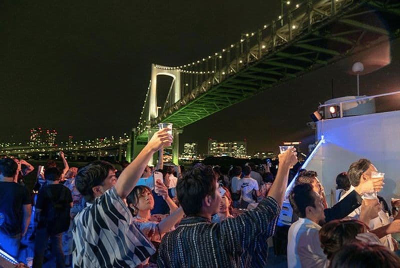 Tokyo : Fête sur un bateau avec DJ en direct et boissons