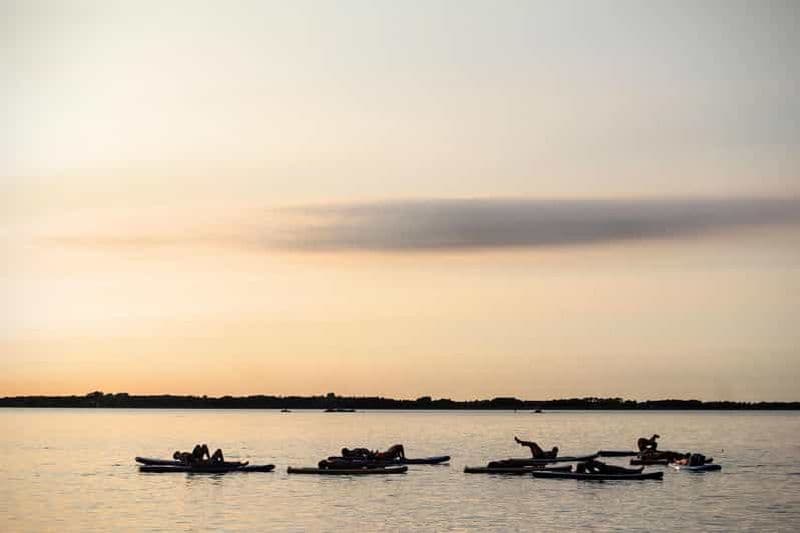 Yoga Paddle au lever du soleil