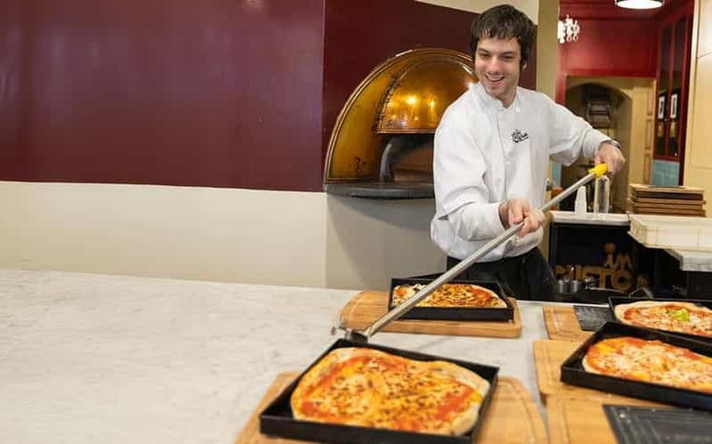 Billet Rome : Cours de préparation de pizzas et de Tiramisu avec vin et Limoncello